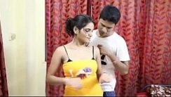 Shruti Bhabhi Hot Yoga Hint Erotik Film izle